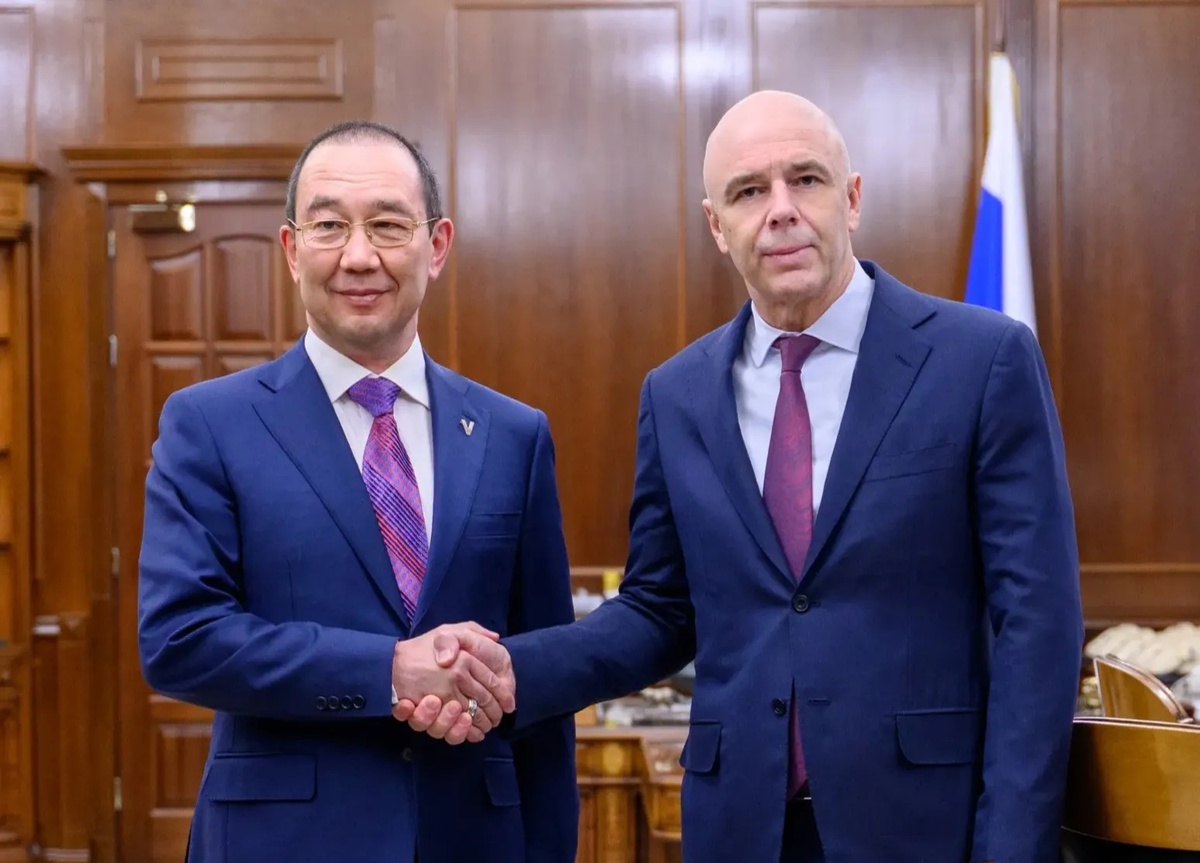 Основное внимание уделили стратегическим отраслям.  Фото: Фото: пресс-служба Главы и Правительства Республики Саха (Якутия) / sakha.gov.ru