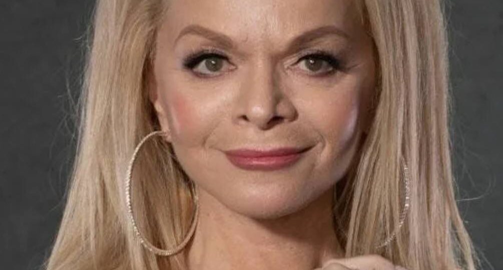 Почему покупатель остался должен? Это наоборот покупателю должны возместить стоимость покупки и моральный ущерб с прочими издержками