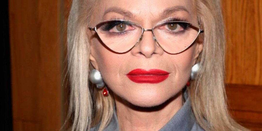 Надо вернуть жилье покупателю, куда деньги дела Долина не ее проблемы.