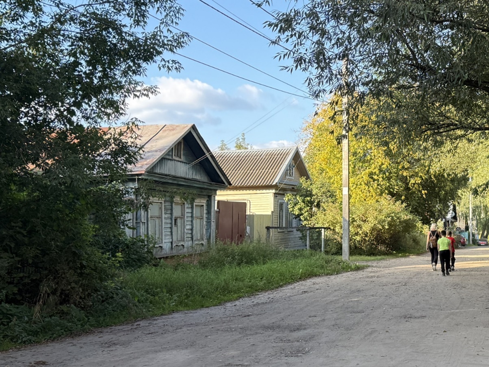 Рис. 1. Историческая застройка улицы Тимирязева, фото сентябрь 2025 г.