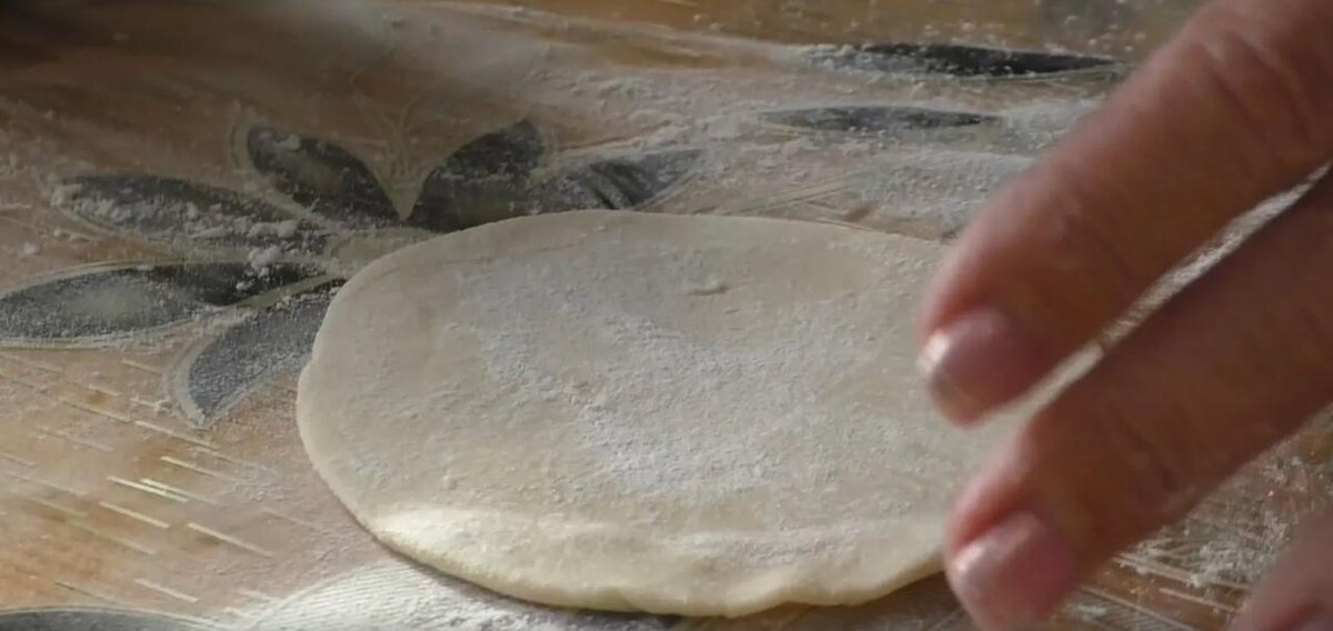 rutube.ru / GalinaRo📷Раскатайте тесто в круг