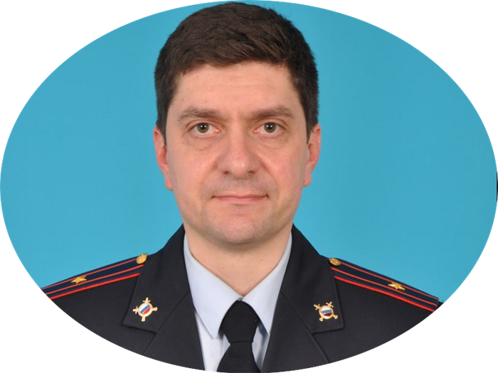 «К примеру, в 2020 году в Ульяновской области зарегистрировано 1 084 дорожно-транспортных происшествия, - пояснил ulpravda.ru начальник отдела информации и общественных связей регионального УМВД, майор полиции Сергей Сергеенко. – В 2021-м количество аварий увеличилось до 1 106, в 2022-м – снизилось до 992, в 2023-м произошел рост до 1 033, а в 2024-м зафиксировано новое снижение – до 918».