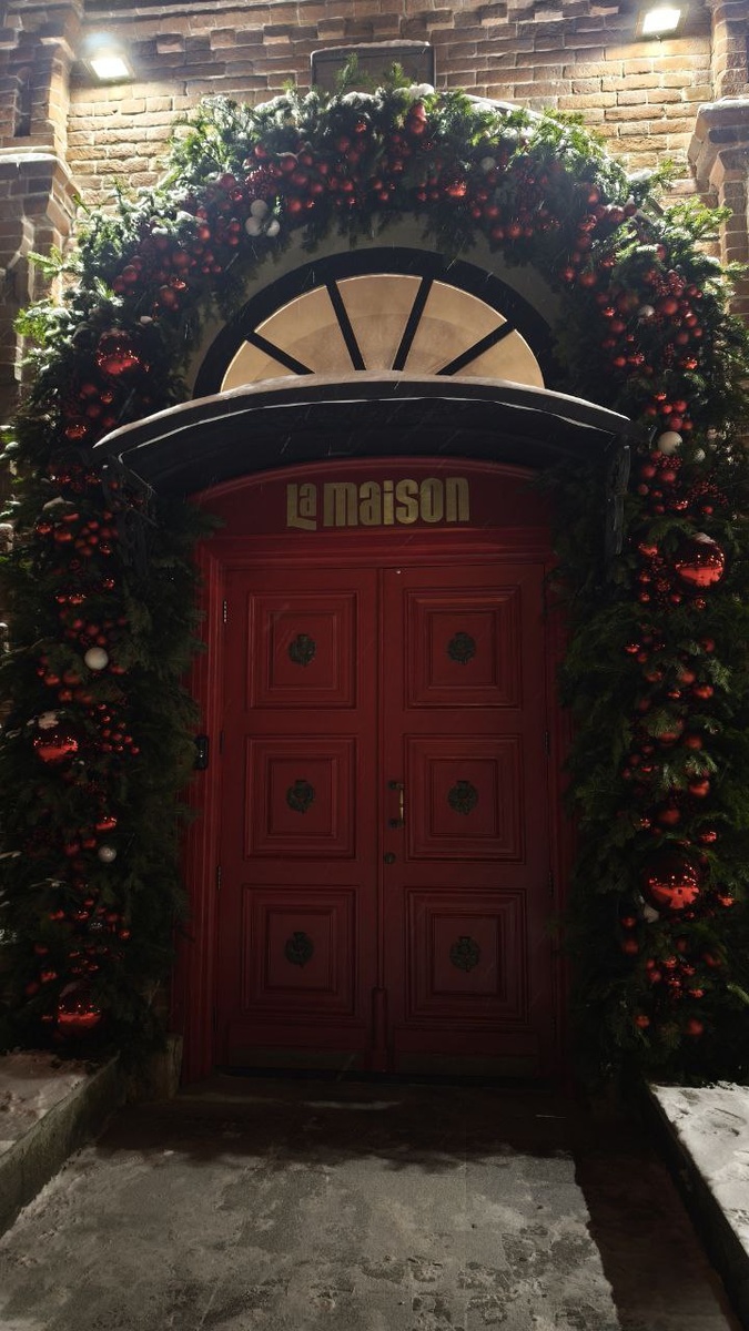 Фотогеничная дверь. За ней вкусности.