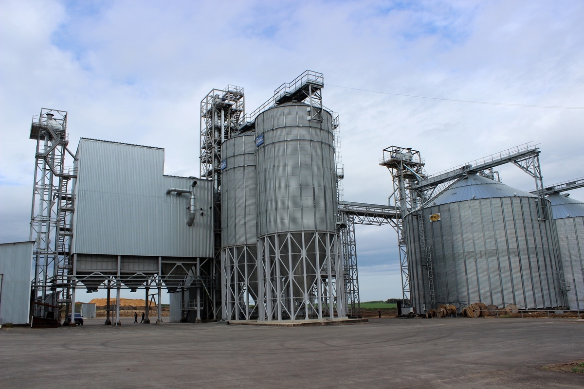 Компания «Стены и Фасады» предлагает комплексные услуги по ремонту и обслуживанию элеваторов — быстро, безопасно и без остановки производственных процессов!