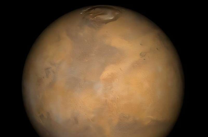    На этом снимке, сделанном камерой Mars Orbiter Camera аппарата Mars Global Surveyor, изображены долина Арес и равнина Хриса, где в 1997 и 1976 годах соответственно приземлились первые марсианские миссии Mars Pathfinder и «Викинг-1». Планируя будущие марсианские миссии, ученые должны понимать, как течет время на Марсе, чтобы лучше синхронизировать связь с марсоходами на Красной планете. Фото: NASA/JPL/MSSS