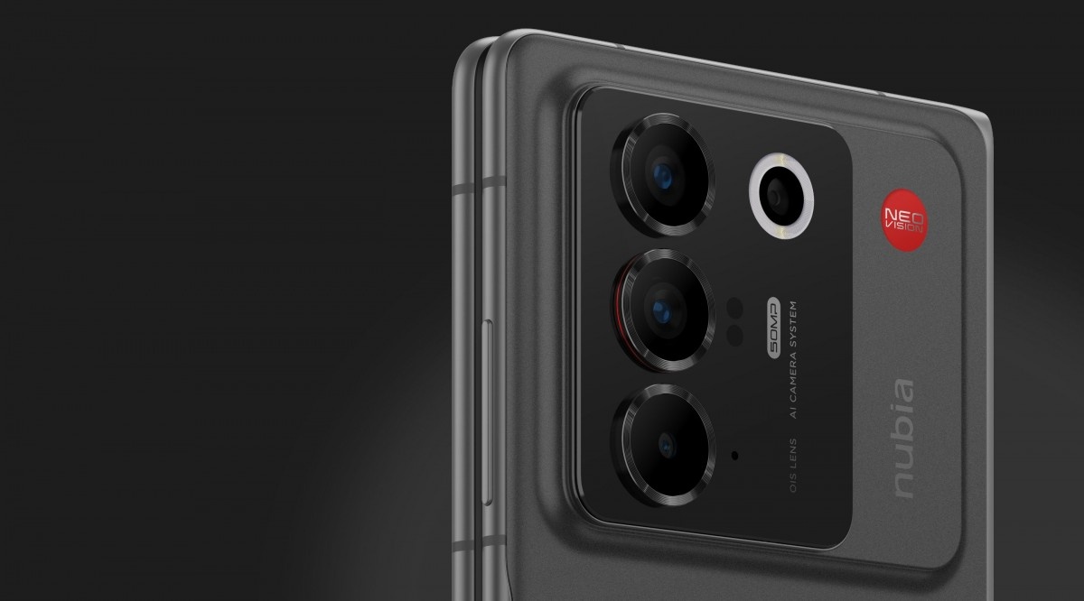 Сзади три камеры