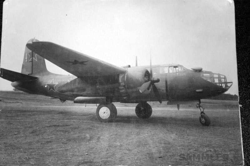 Дуглас А-20 "Хэвок", в Советском Союзе называемый Б-3 "Бостон". Неплохой самолёт, использовавшийся как торпедоносец, фронтовой и тактический бомбардировщик, разведчик. Однако у него был серьёзный недостаток - очень уязвимые двигатели. 