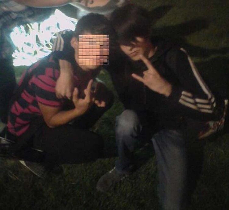 За несколько часов до смерти - у Леши с друзьями все еще было нормально. Фото: соцсети