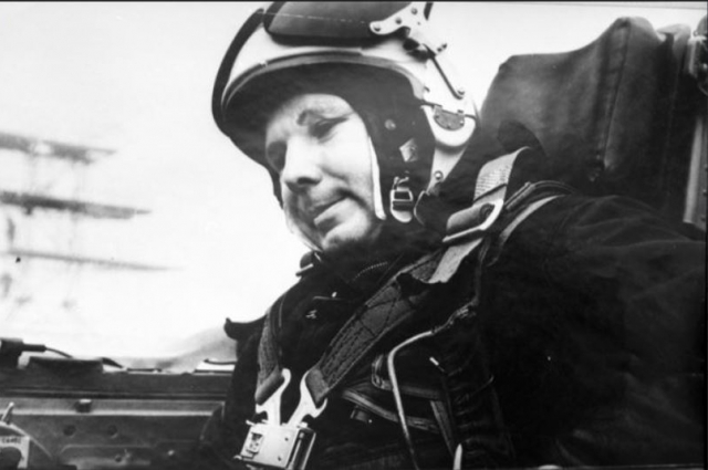 Юрий Гагарин в кабине УТИ МиГ-15. 1964 год. Фото: Российский государственный архив научно-технической документации