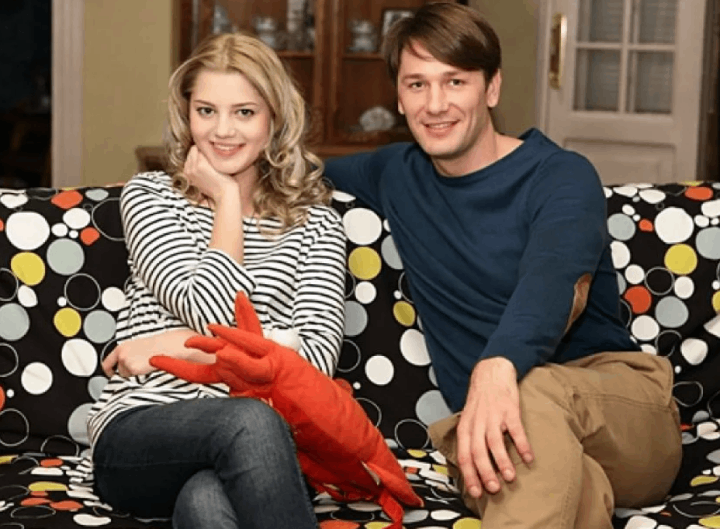 Кадр из сериала "Любит не любит"