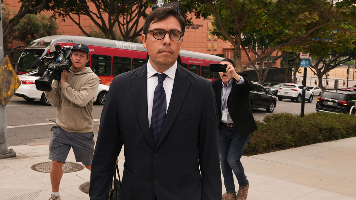   Damian Dovarganes / AP- Сальвадор Пласенсия