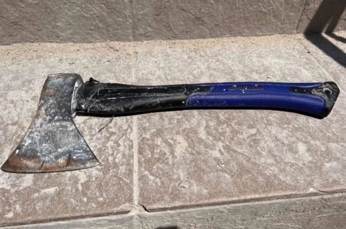    Симферополец пытался зарубить топором своего знакомого из-за ссоры