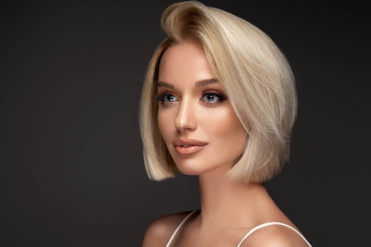 Объемная укладка смотрится роскошно на любом мероприятии. Источник: Sofia Zhuravetc / Shutterstock / FOTODOM📷
