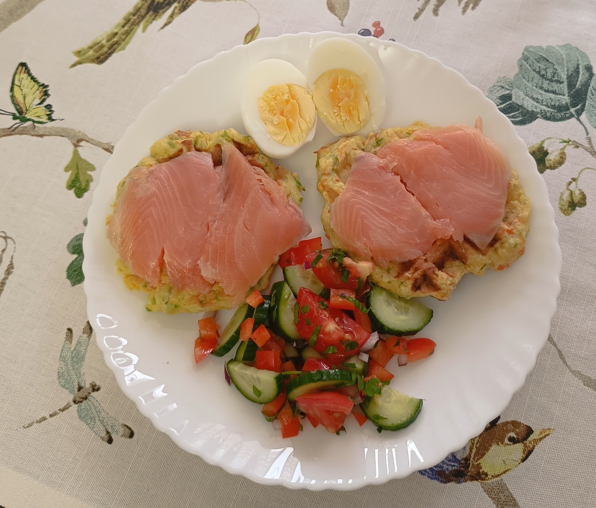 Кабачковые вафли с красной рыбой от Ани. 