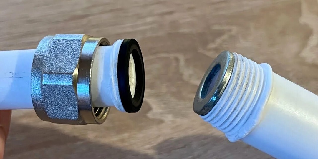 Как собрать трубу без пайки и резьбы: простой способ, который выручает всегда