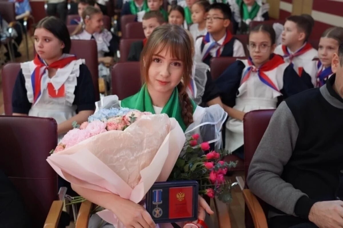    В Уссурийске школьница спасла малыша, оказавшегося на карнизе 3-го этажа