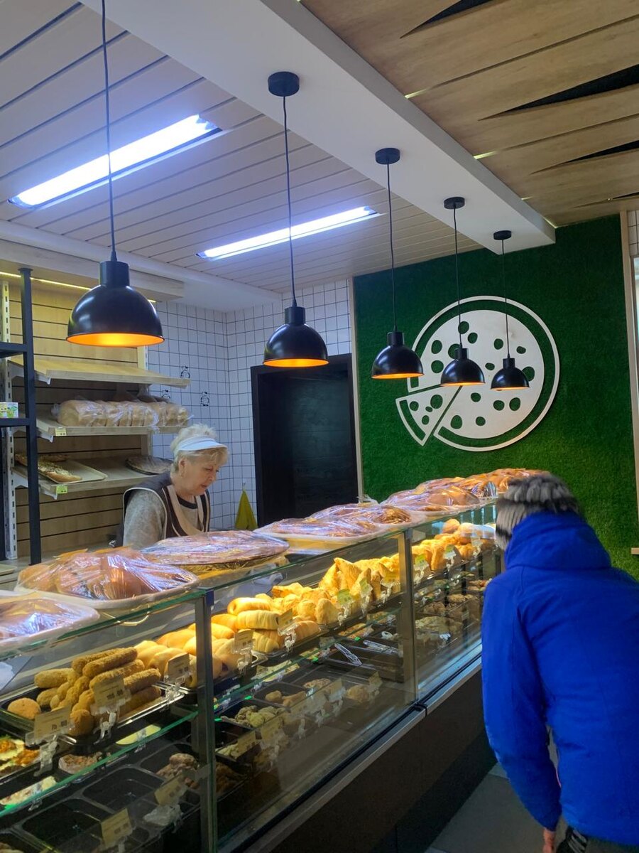 Кулинария в Оле на углу улиц Каширина и Кирова