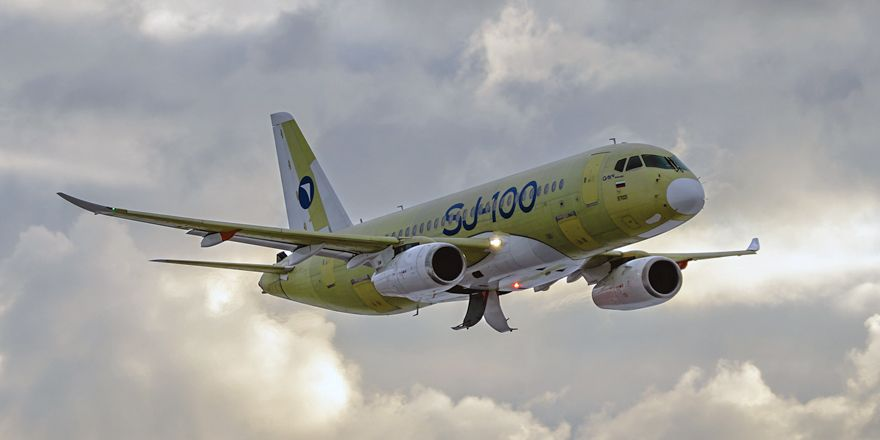 SJ-100 испытывает систему автоматической посадки, а в Луховицах готовятся к финальным испытаниям Ил-114-300