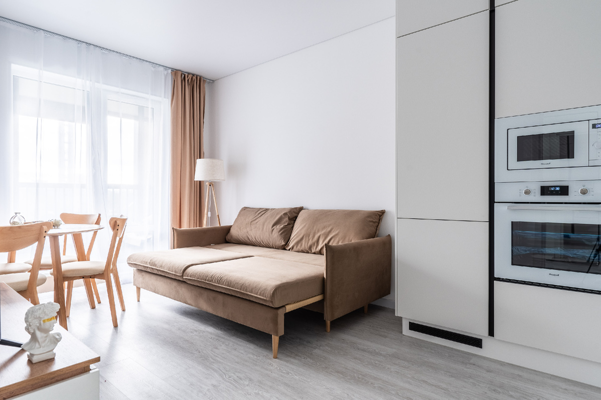 Диван проходит по габаритам даже в разложенном виде