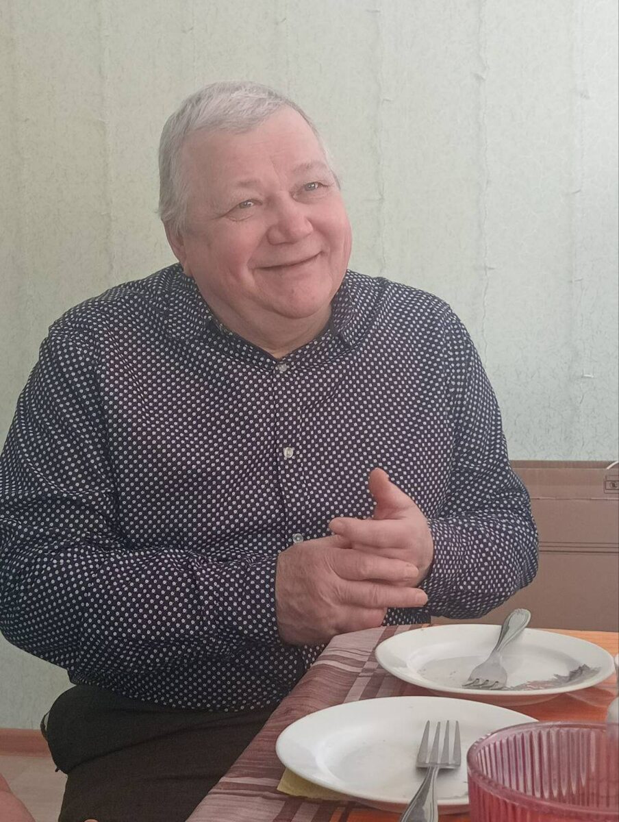 Мой папа! Всю жизнь был оптимистом, в последнее время оптимизма в нем поубавилось. Но он все равно большой молодец!