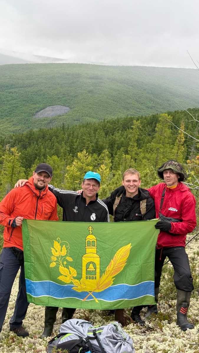 Виталий Егерев и Сергей Бородин с проводниками