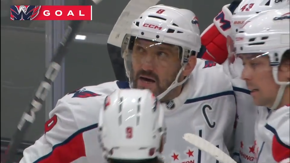 Овечкин посмотрел на табло -Это Я  опять забил? фото: яндекс.