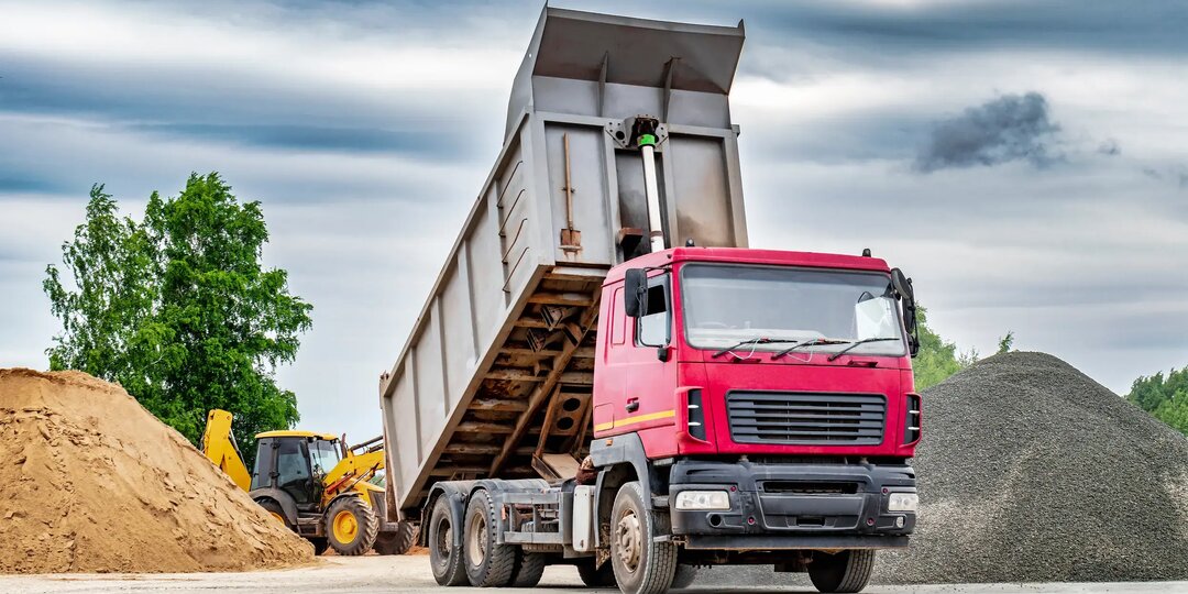 GPS-контроль поднятого кузова самосвала: как предотвратить аварии с ГдеМои