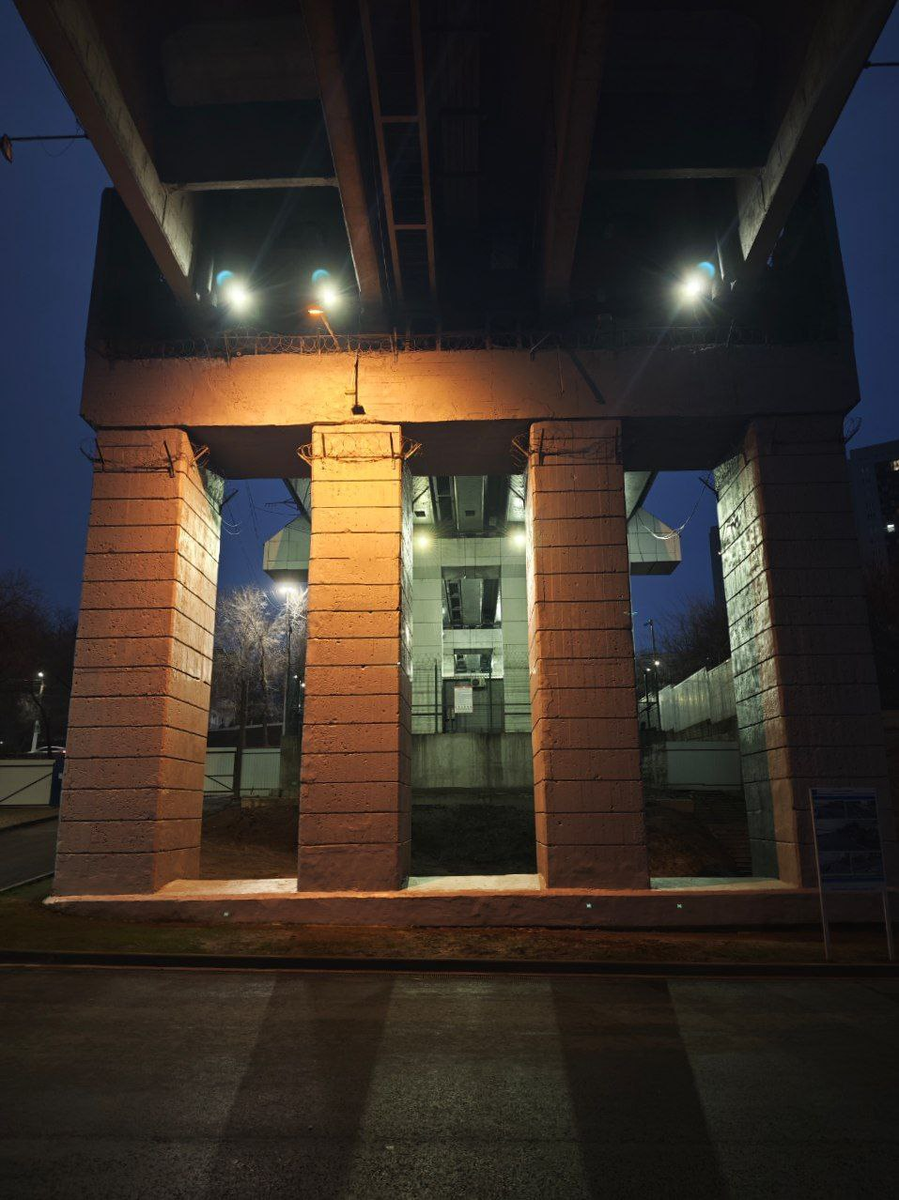 Новый отрезок набережной вечером 