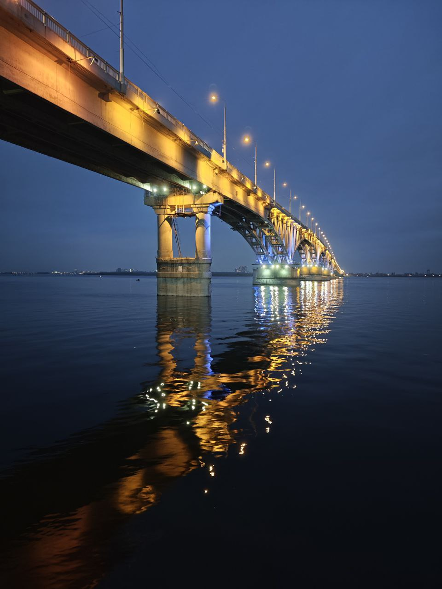 Новый отрезок набережной вечером 