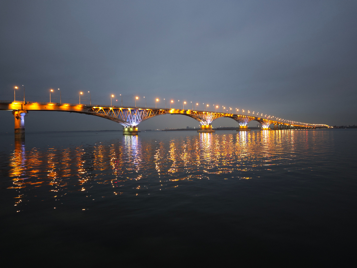 Новый отрезок набережной вечером 