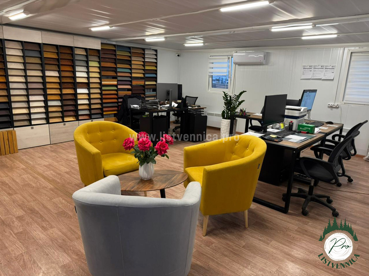 Офис, шоу-рум с покрашенными образцами