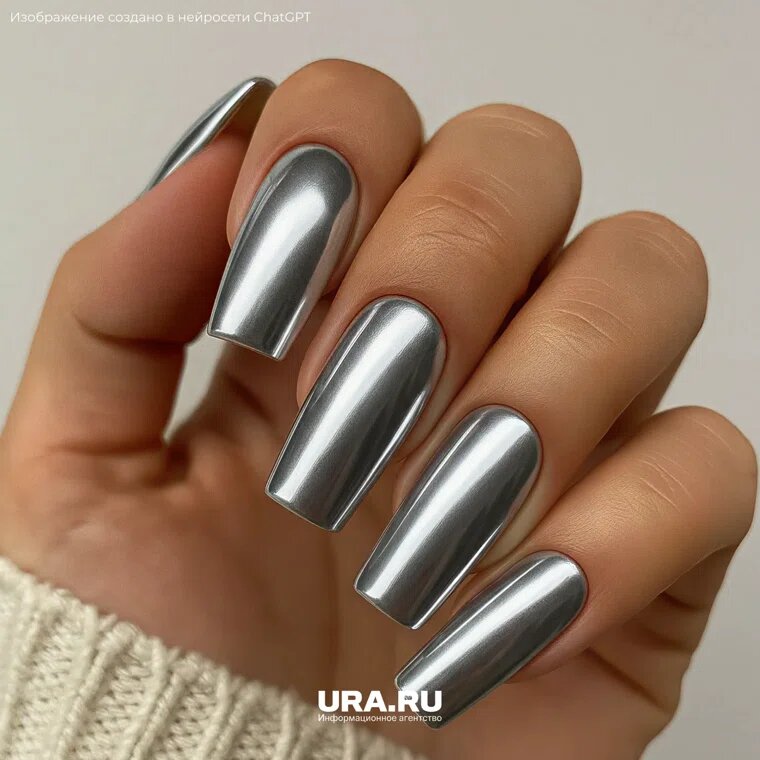 Металлик — главный тренд в маникюре этого года
