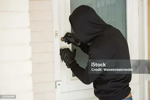 Вход электромонтера без согласия в жилище для снятия показаний счетчика – не преступление