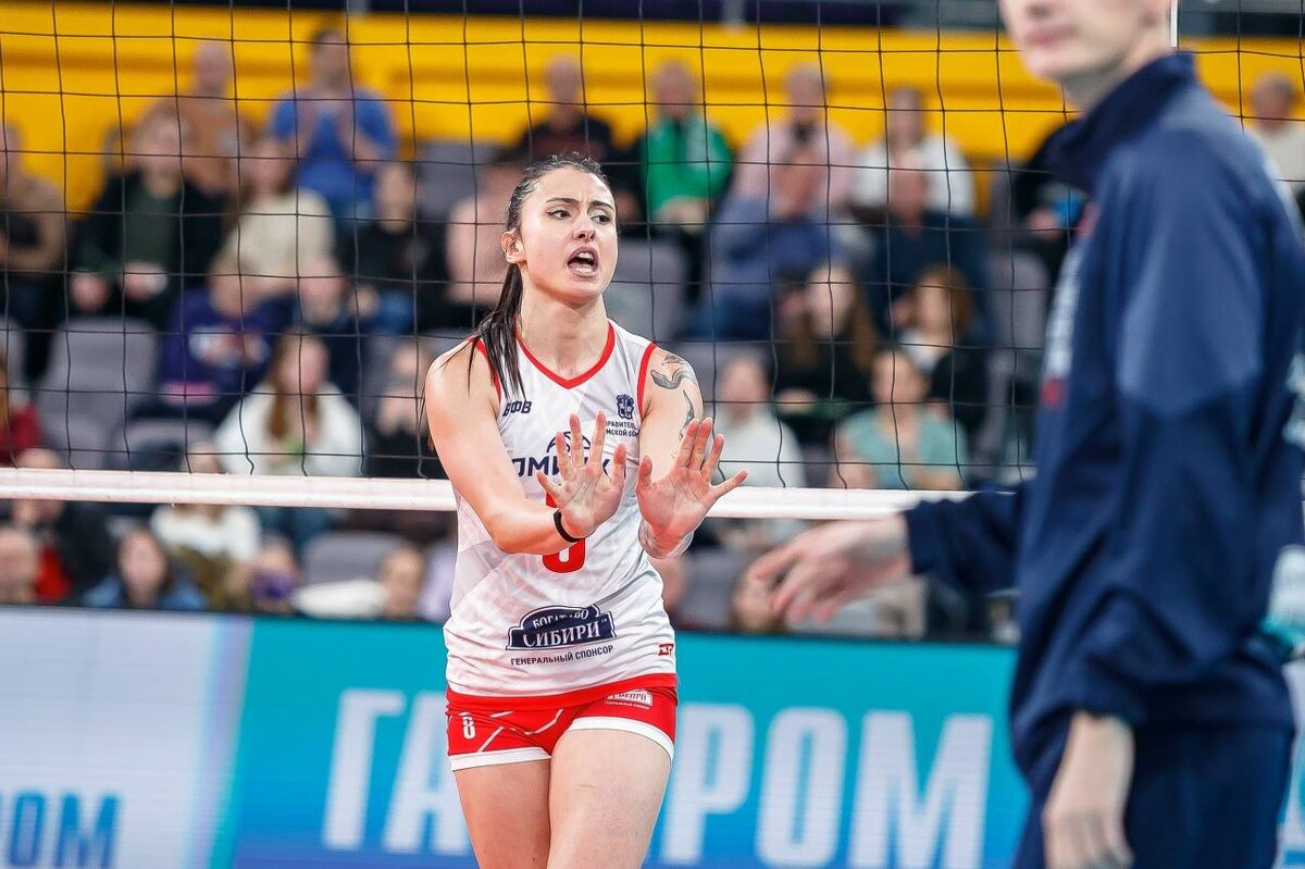 Зарина Воситова в матче с "Уралочкой" набрала 22 очка и вышла на первое место в индивидуальной номинации - за звание лучшегл игрока чемпионата по версии СМИ