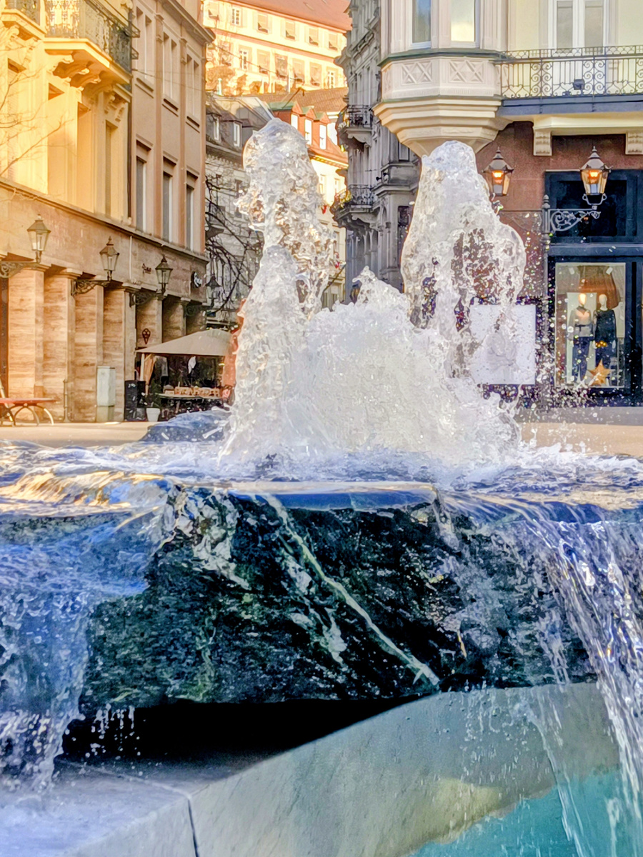 Фонтан в центре Baden-Baden. Германия.Фото автора 