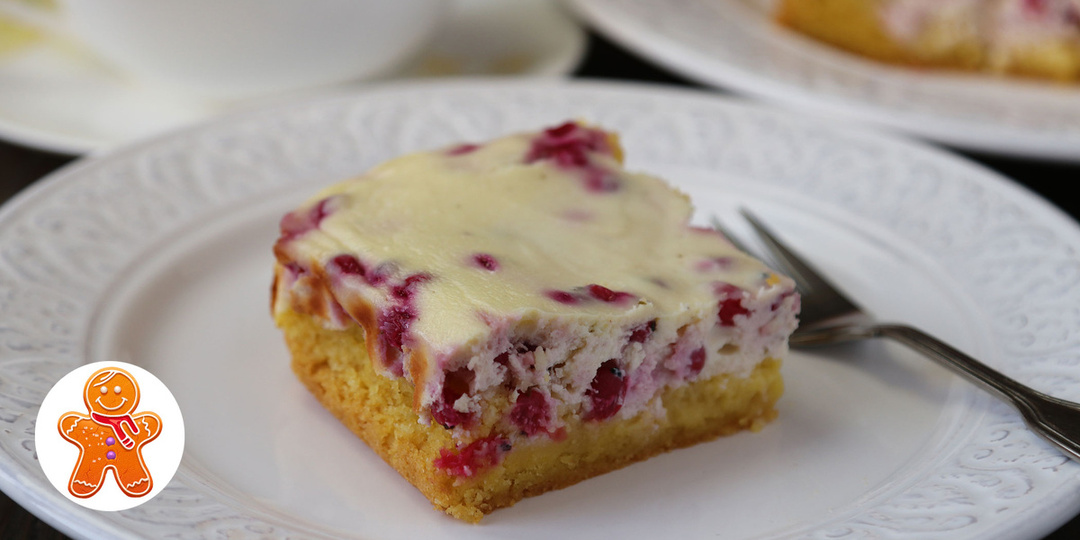 Творожный пирог с ягодами на кукурузной муке