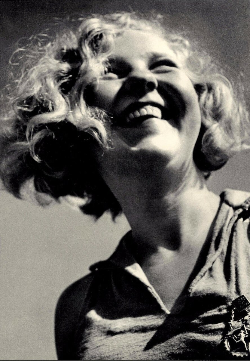 "Комсомолка", 1930-е. Фотограф Григорий Зельма