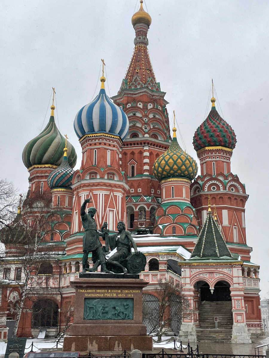 Храм Василия Блаженного и памятник Минину и Пожарскому