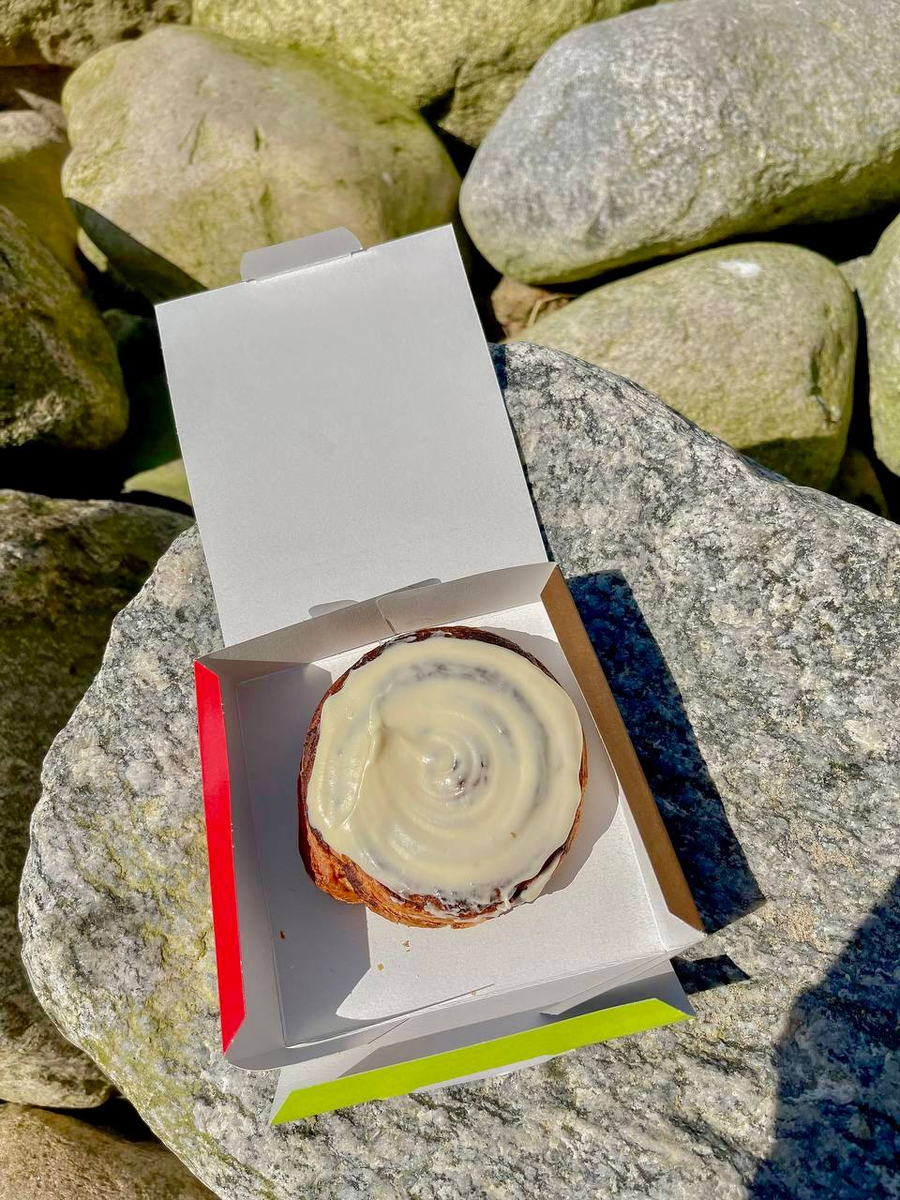 Слойка-витушка с корицей из Konigsbacker (фото из соцсетей пекарни).