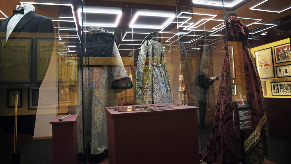 Для экспозиции из 500 экспонатов было отобрано около 150 наиболее примечательных.📷Фото: Юрий Стрелец / Коммерсантъ