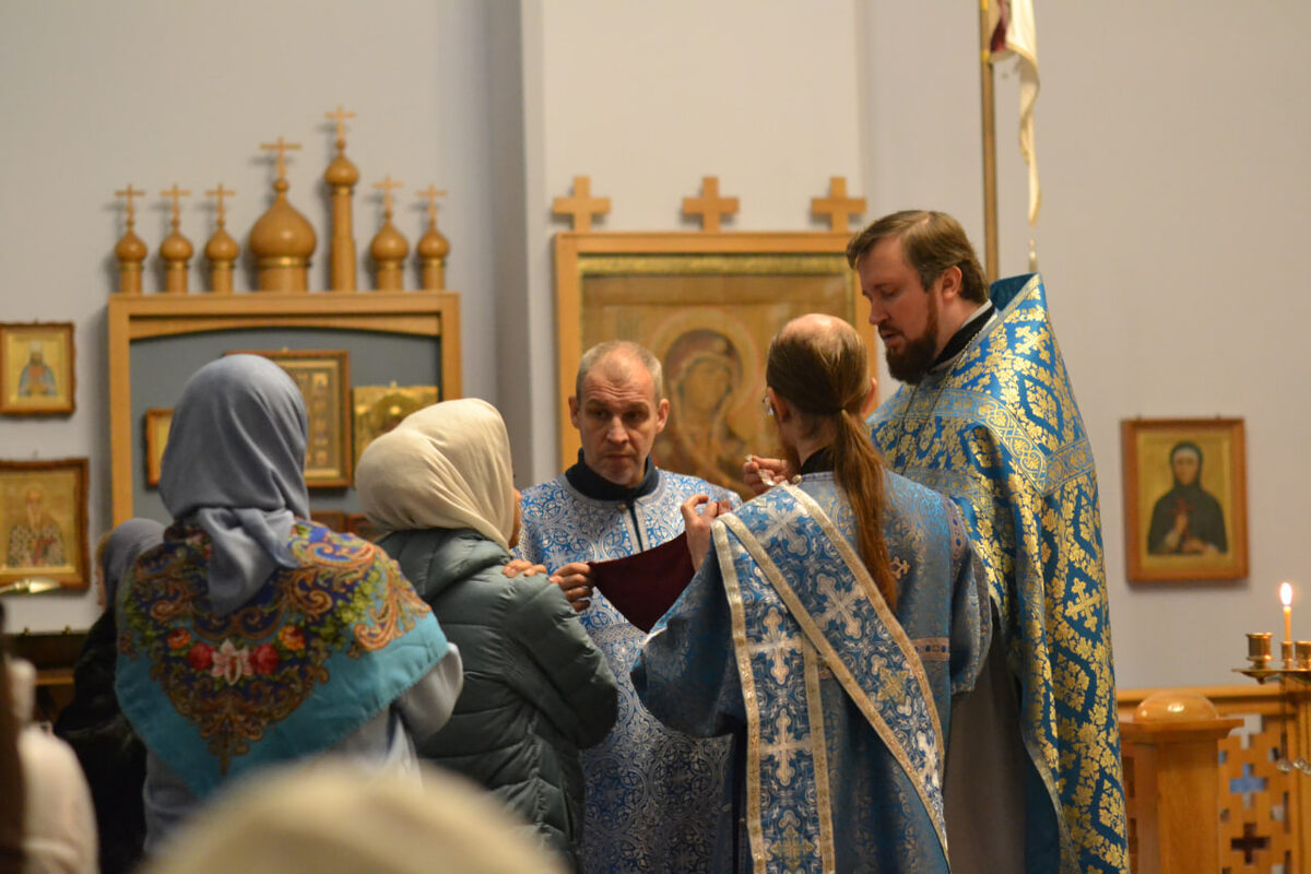 Прихожане Марфо-Мариинской обители на богослужении в праздник Введения во храм Пресвятой Богородицы, 2025