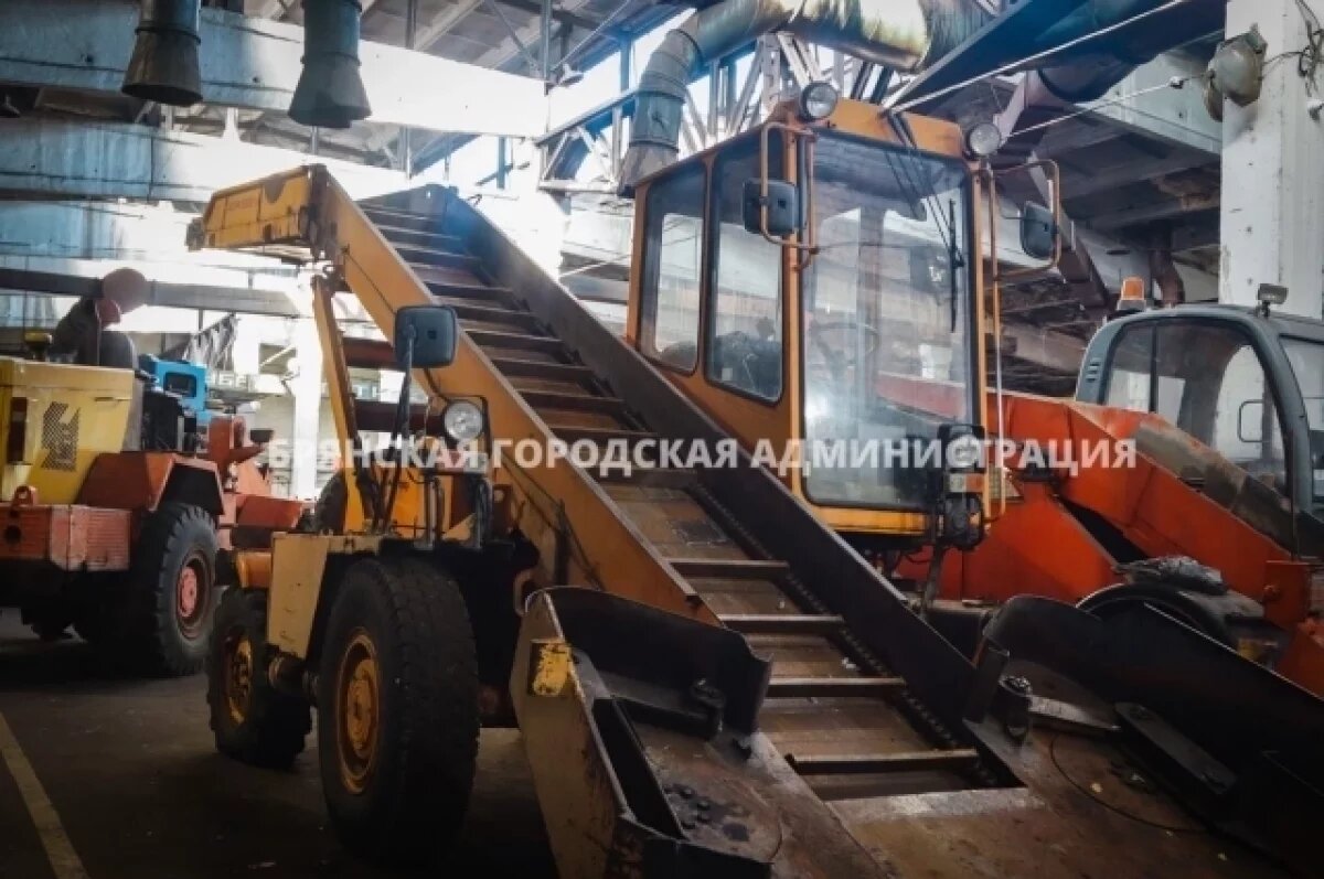    125 спецмашин готовы выйти на уборку снега и борьбу с гололедом в Брянске