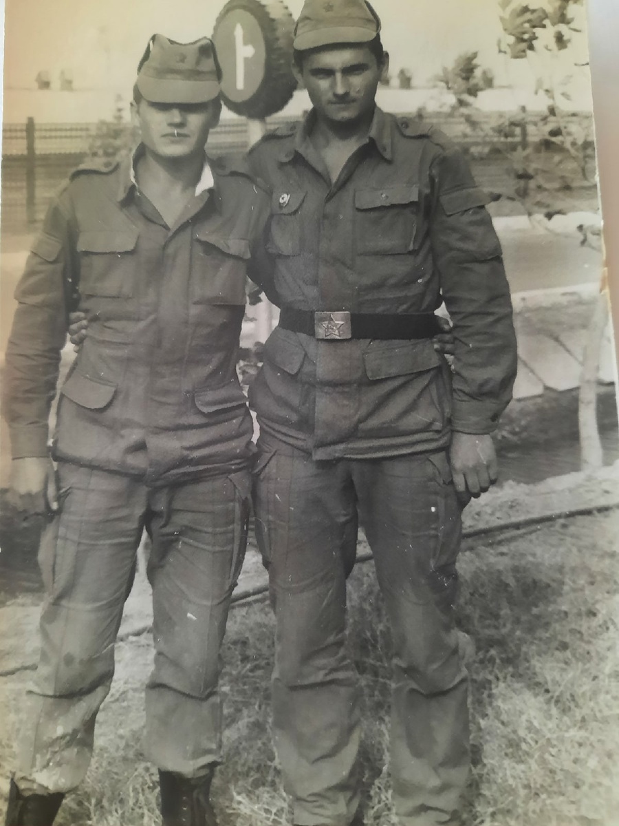 Мы с другом в Хайратоне. Скоро домой. Фото автрора. 