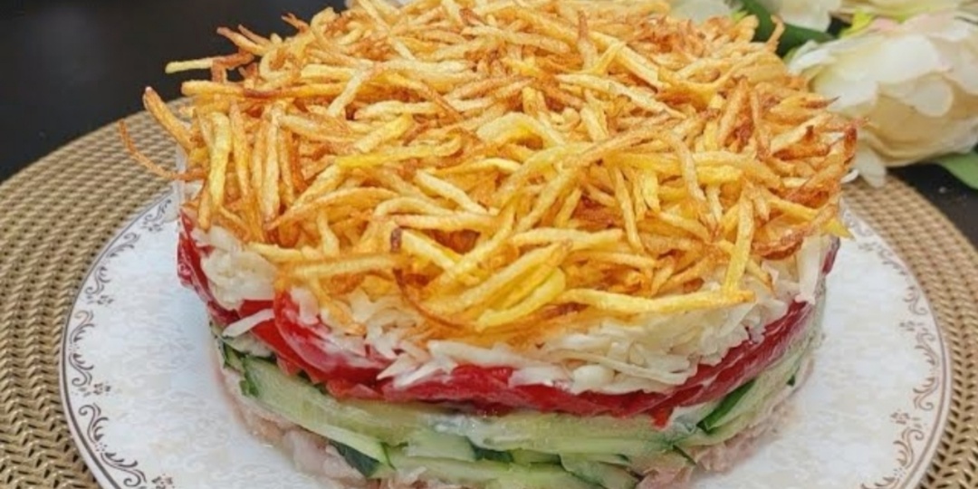 САЛАТ "ГОСТИ В ШОКЕ ИЗ ЧЕГО ЖЕ ОН"! А ВКУСНЫЙ КАКОЙ!ВЕК ЖИВИ-ВЕК УЧИСЬ! ОБАЛДЕННОЕ ПРАЗДНИЧНОЕ БЛЮДО