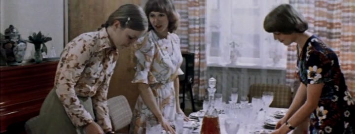 Девушки 1970-х годов в фильме "Школьный вальс". Источник: kino-teatr.ru