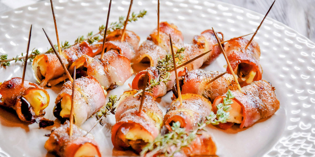 Финики с сыром в беконе: изысканная новогодняя закуска с восточным акцентом