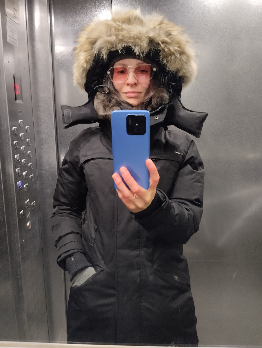 В прошлой статье про траты были весьма эстетичные фото меня в красивой одежде. А теперь ловите как я выгляжу в -25. Пальцы красные, ну так я ж на велосипеде (суббота, 29.11.25, Новосибирск).