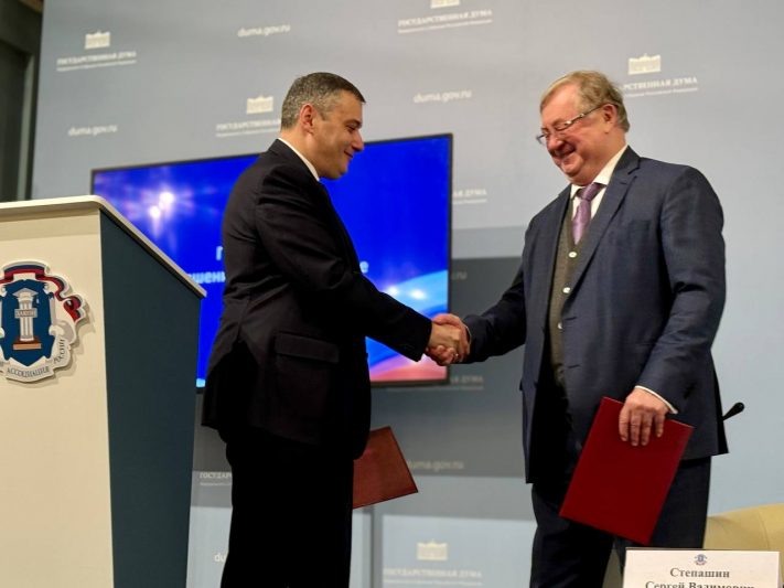 Фото со страницы Александра Хинштейна