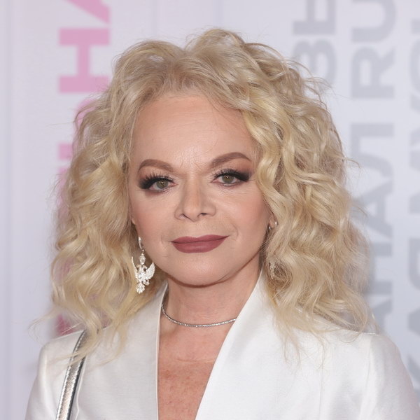     Лариса Долина объяснит происходящее с ней в телеэфире