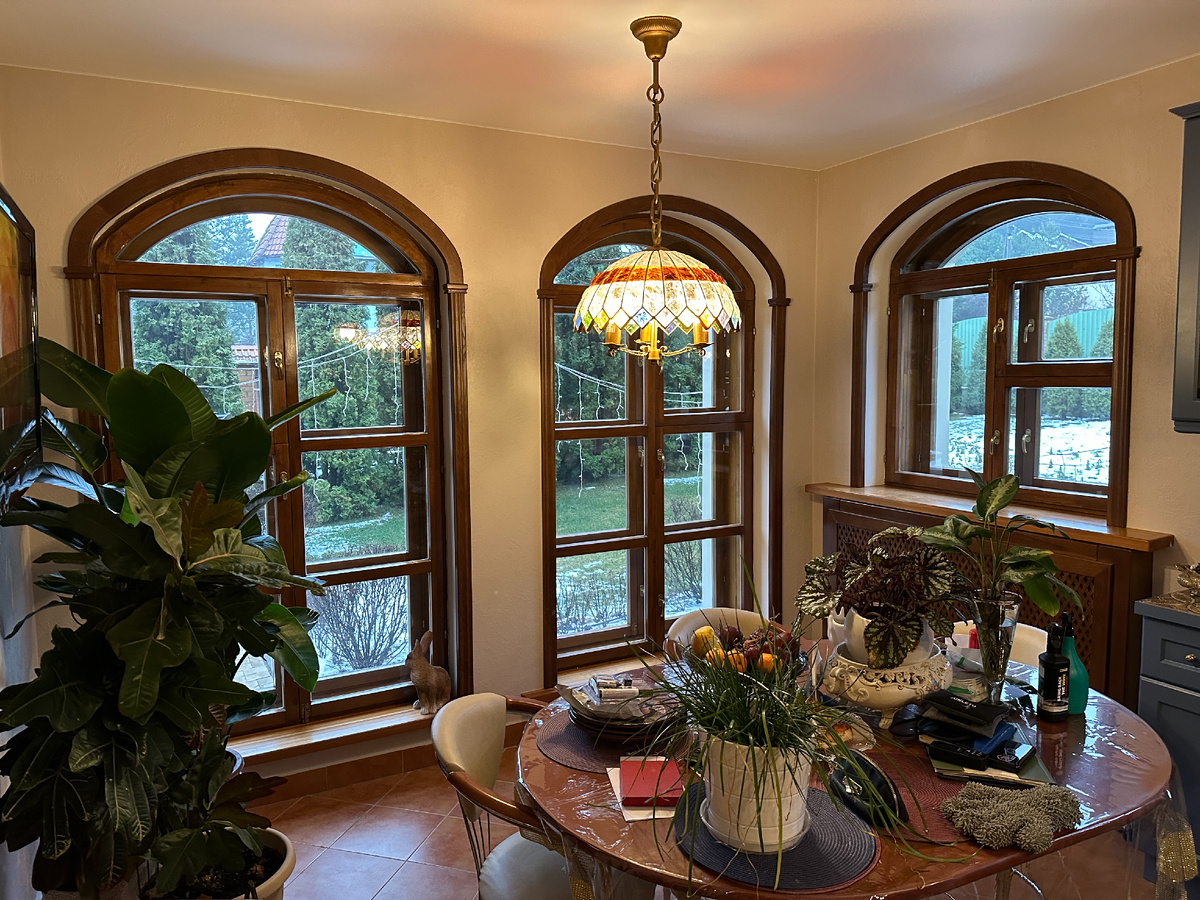 Внутренняя отделка арочных окон массивом